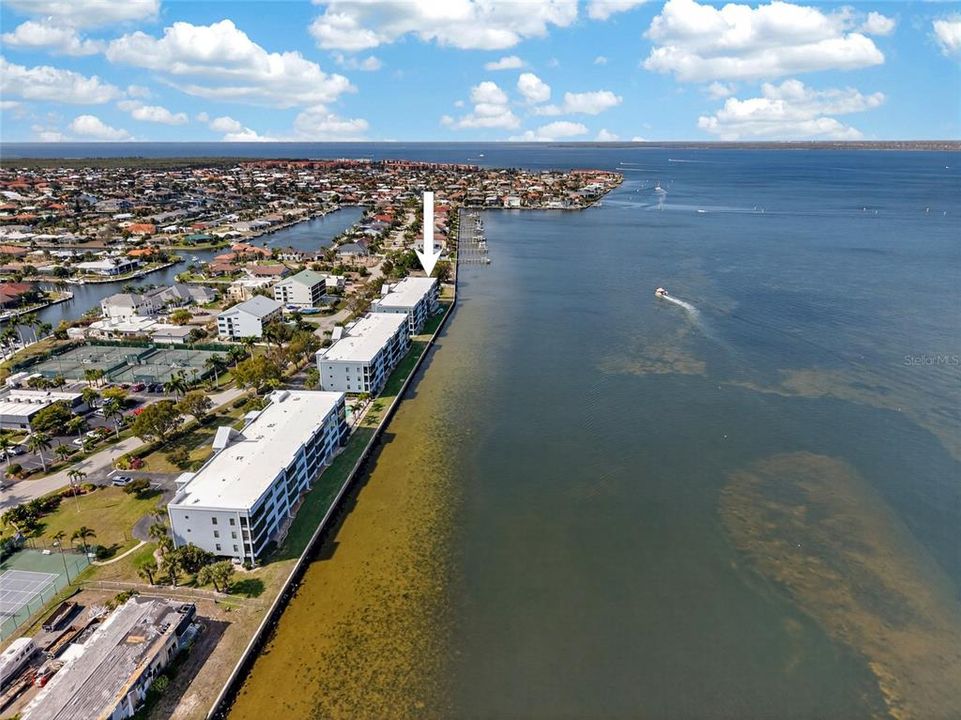 Activo con contrato: $549,000 (3 camas, 2 baños, 1916 Pies cuadrados)