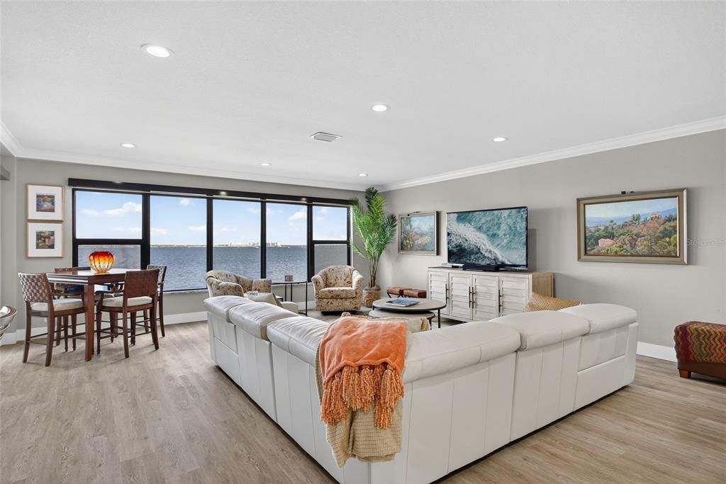 Activo con contrato: $549,000 (3 camas, 2 baños, 1916 Pies cuadrados)