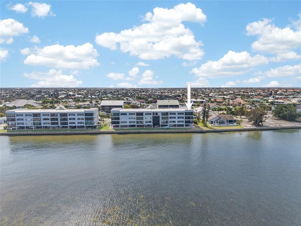 Activo con contrato: $549,000 (3 camas, 2 baños, 1916 Pies cuadrados)