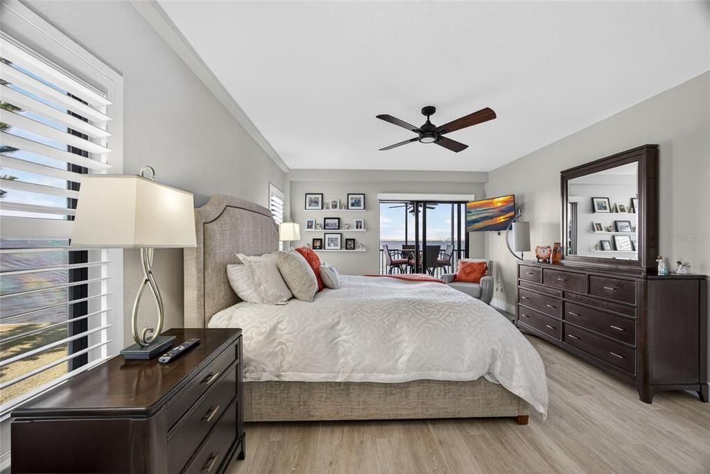 Activo con contrato: $549,000 (3 camas, 2 baños, 1916 Pies cuadrados)