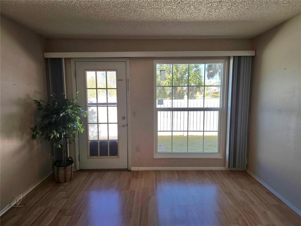 For Sale: $118,000 (2 beds, 2 baths, 1251 Square Feet)