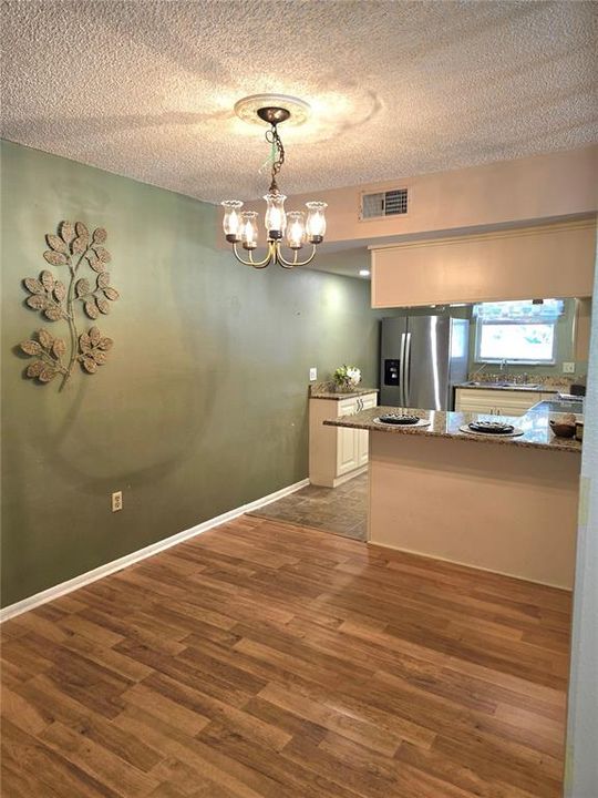 For Sale: $118,000 (2 beds, 2 baths, 1251 Square Feet)