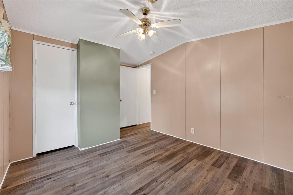 En Venta: $295,000 (2 camas, 2 baños, 924 Pies cuadrados)