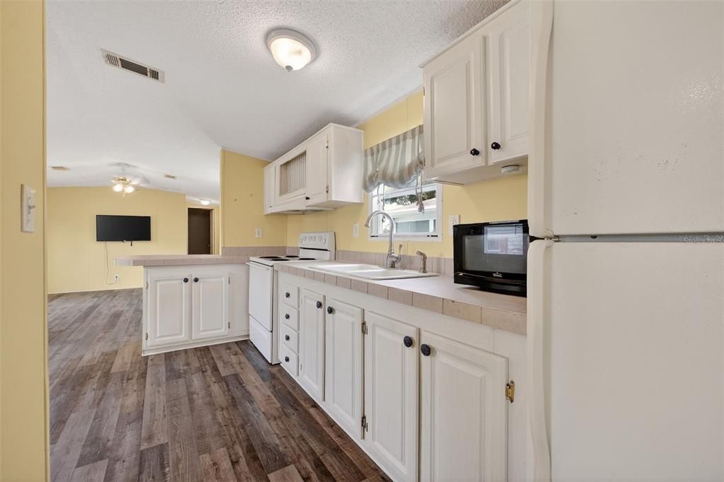 En Venta: $295,000 (2 camas, 2 baños, 924 Pies cuadrados)