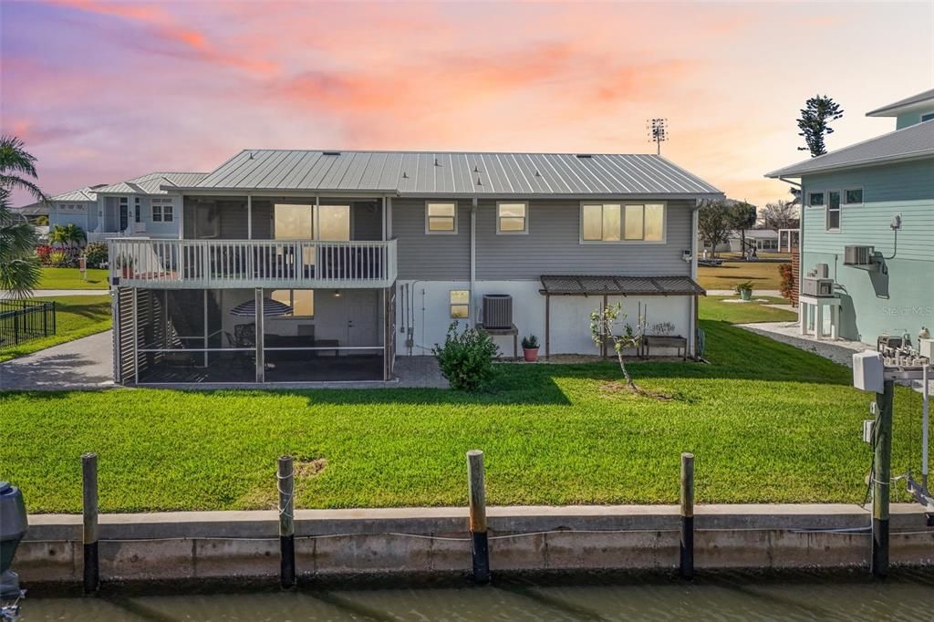 For Sale: $950,000 (2 beds, 3 baths, 1800 Square Feet)