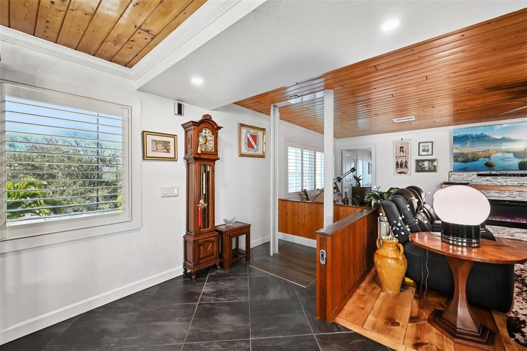 For Sale: $950,000 (2 beds, 3 baths, 1800 Square Feet)