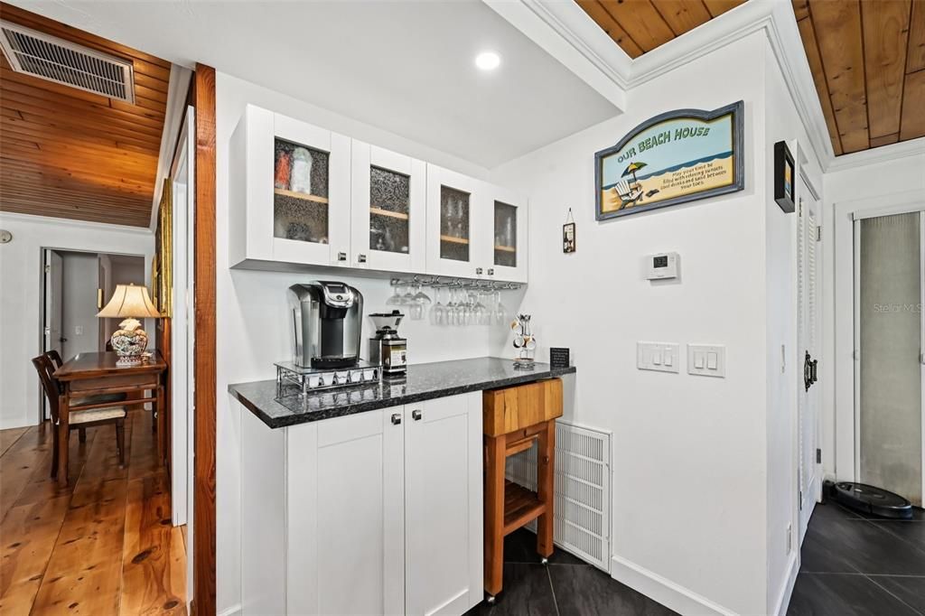 For Sale: $950,000 (2 beds, 3 baths, 1800 Square Feet)
