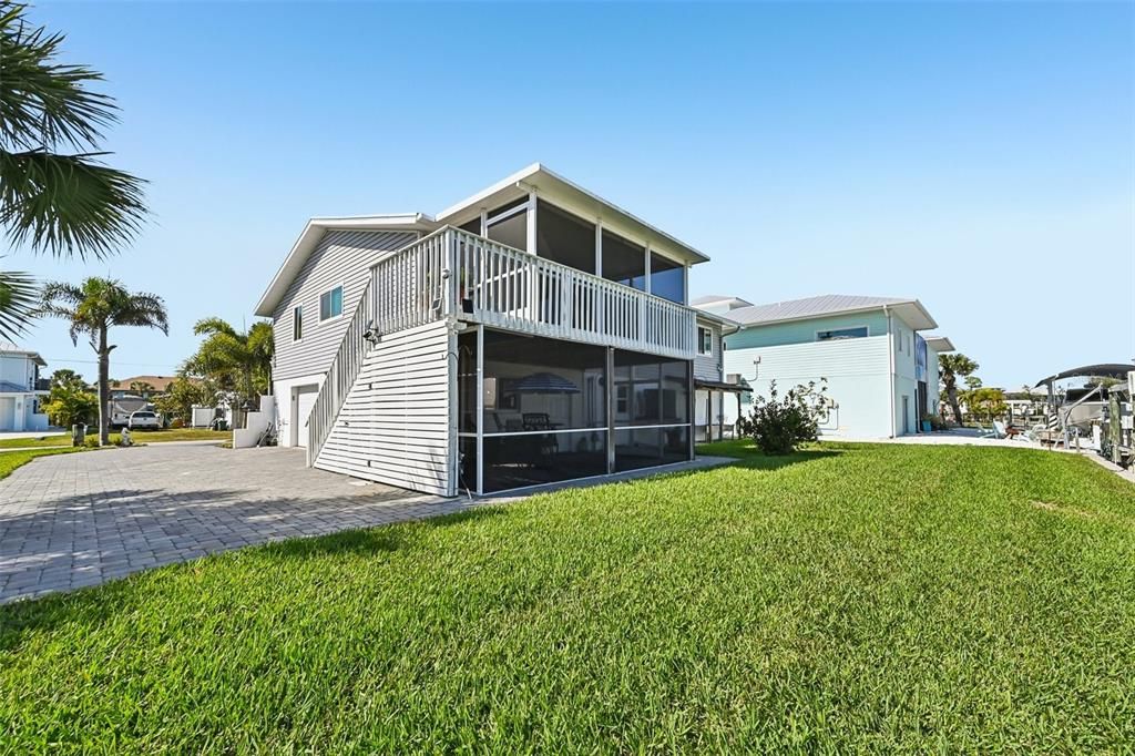 For Sale: $950,000 (2 beds, 3 baths, 1800 Square Feet)