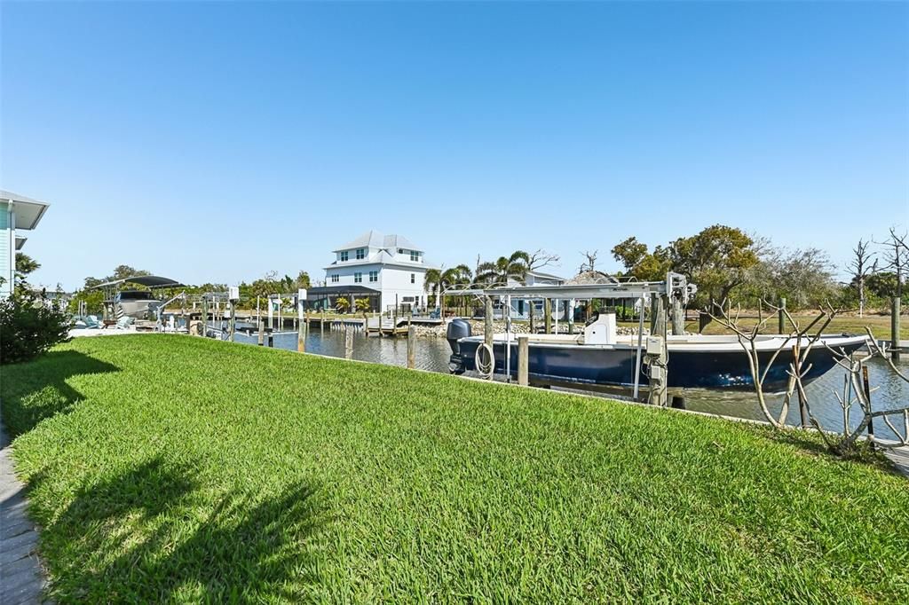 For Sale: $950,000 (2 beds, 3 baths, 1800 Square Feet)