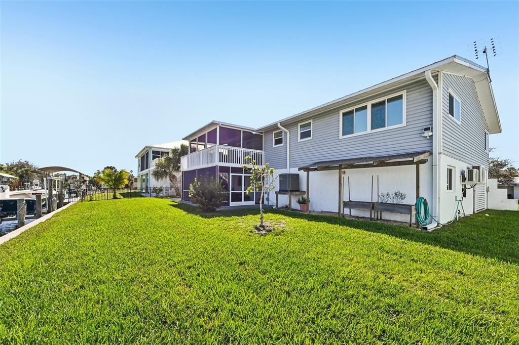 For Sale: $950,000 (2 beds, 3 baths, 1800 Square Feet)