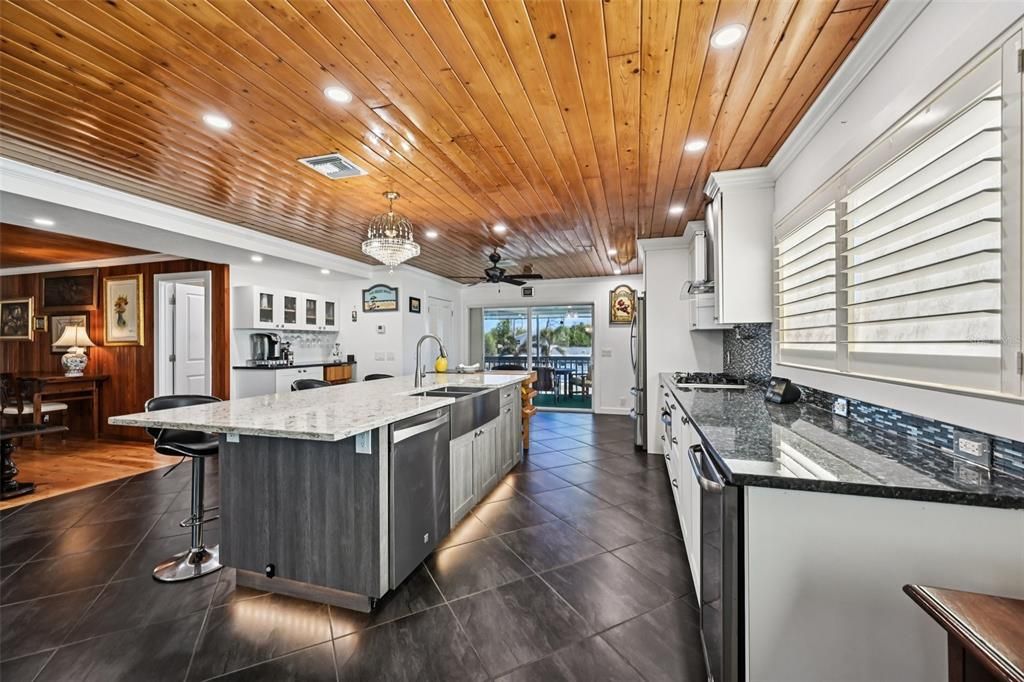For Sale: $950,000 (2 beds, 3 baths, 1800 Square Feet)