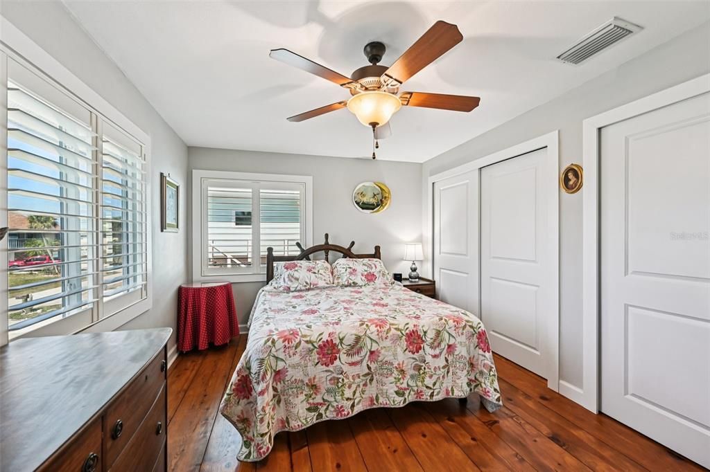 For Sale: $950,000 (2 beds, 3 baths, 1800 Square Feet)