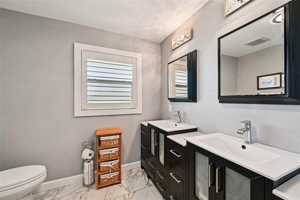 For Sale: $950,000 (2 beds, 3 baths, 1800 Square Feet)