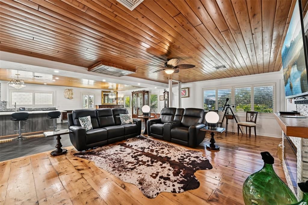 For Sale: $950,000 (2 beds, 3 baths, 1800 Square Feet)