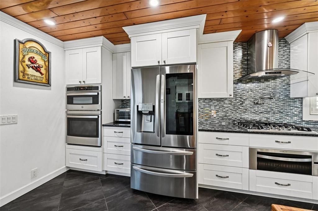 For Sale: $950,000 (2 beds, 3 baths, 1800 Square Feet)