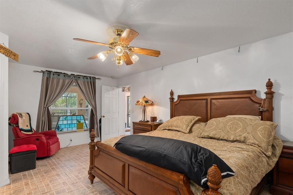 Active With Contract: $434,000 (4 beds, 2 baths, 2400 Square Feet)