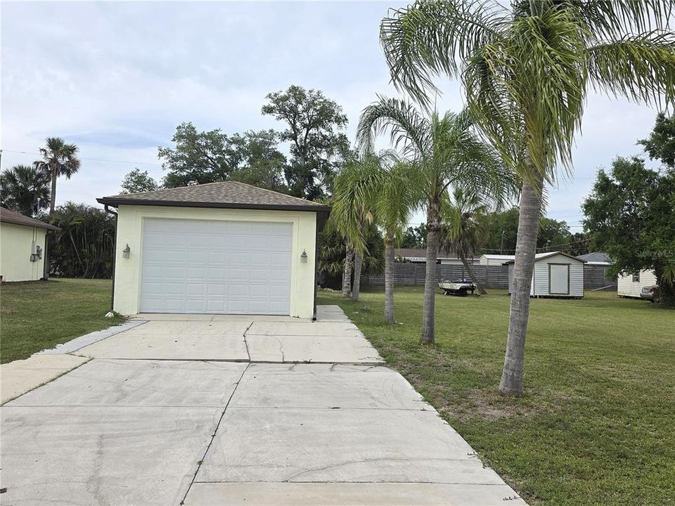 Active With Contract: $434,000 (4 beds, 2 baths, 2400 Square Feet)