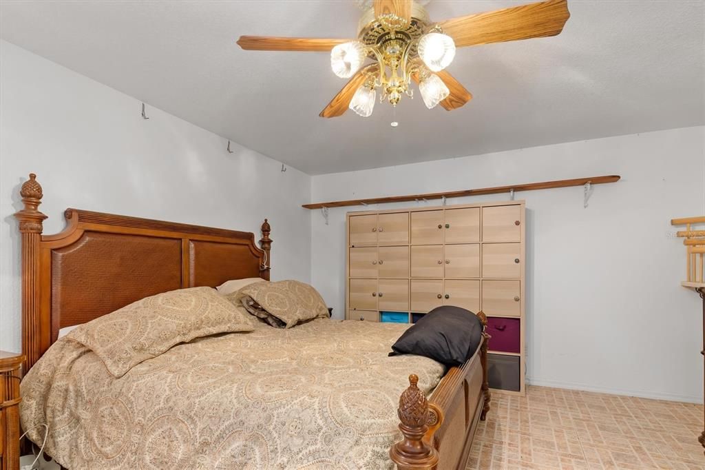 Active With Contract: $434,000 (4 beds, 2 baths, 2400 Square Feet)