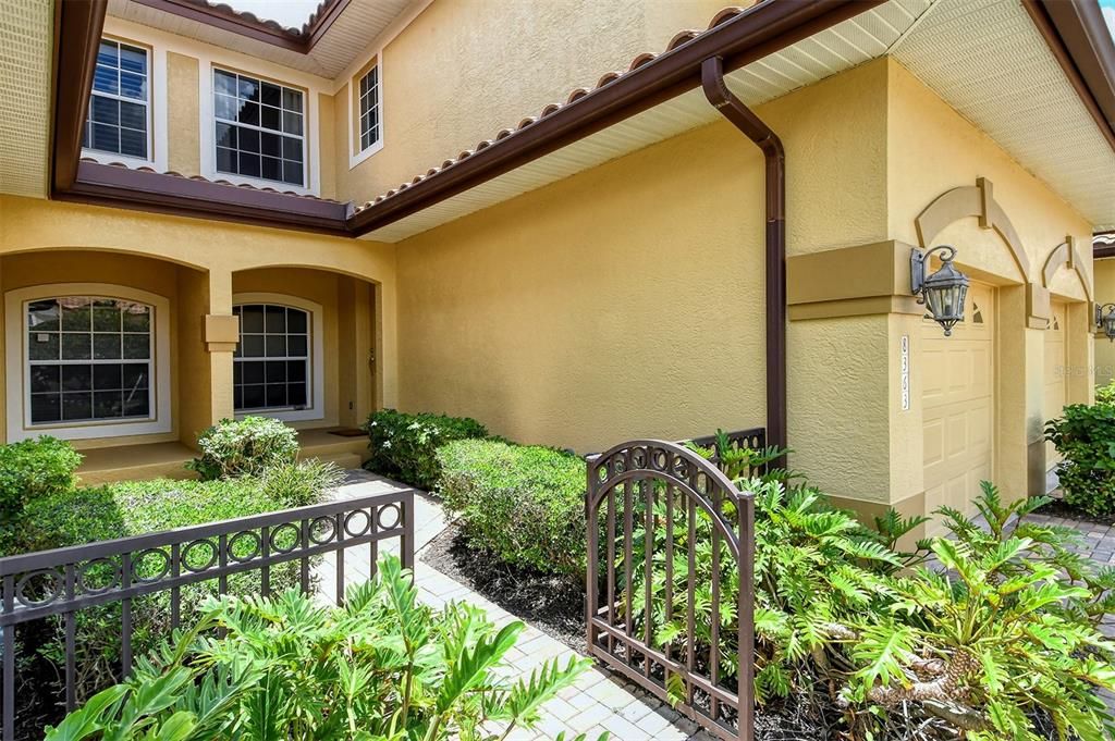 For Rent: $2,700 (3 beds, 2 baths, 1812 Square Feet)