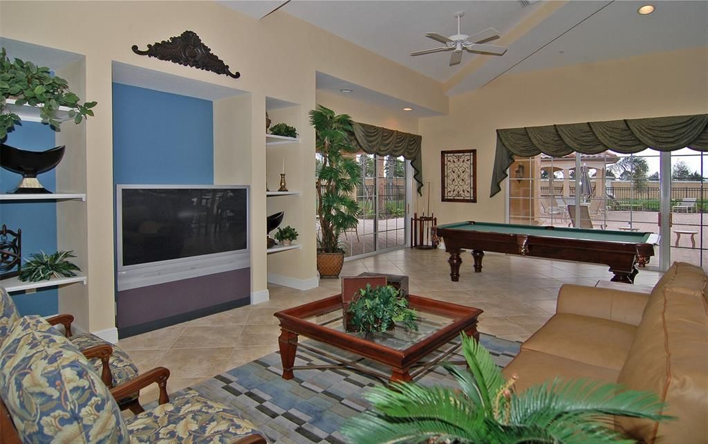 For Rent: $2,700 (3 beds, 2 baths, 1812 Square Feet)