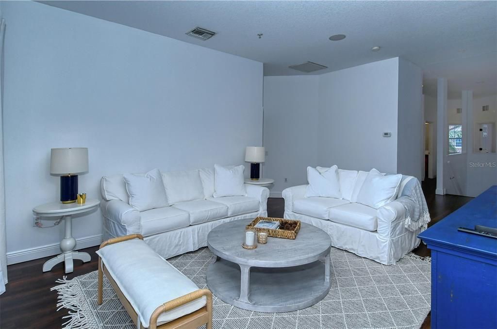 For Rent: $2,700 (3 beds, 2 baths, 1812 Square Feet)