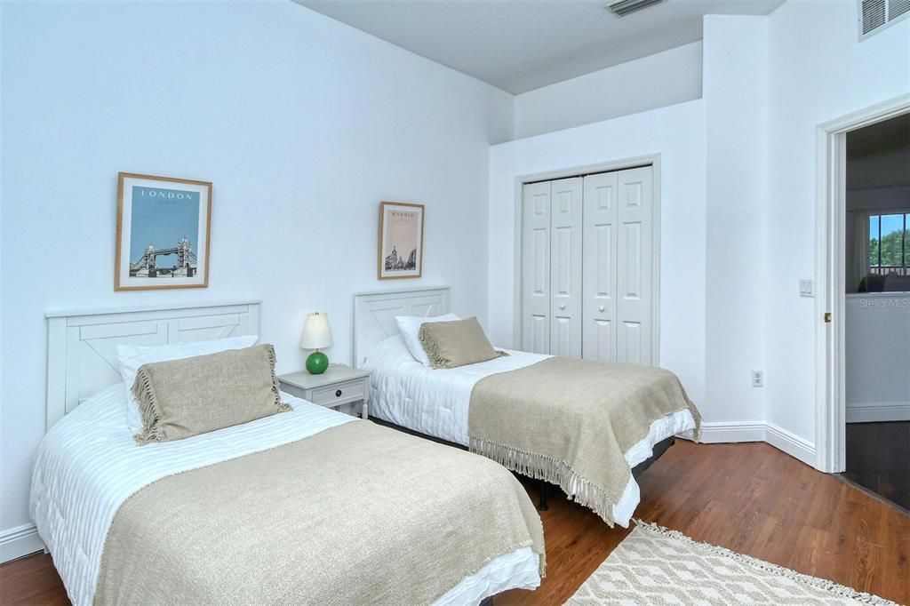 For Rent: $2,700 (3 beds, 2 baths, 1812 Square Feet)