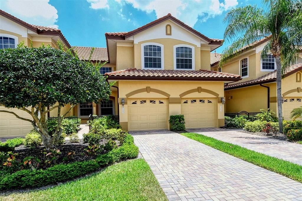 For Rent: $2,700 (3 beds, 2 baths, 1812 Square Feet)