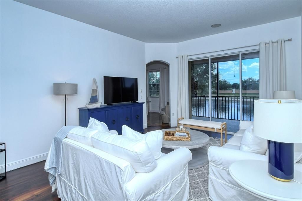 For Rent: $2,700 (3 beds, 2 baths, 1812 Square Feet)