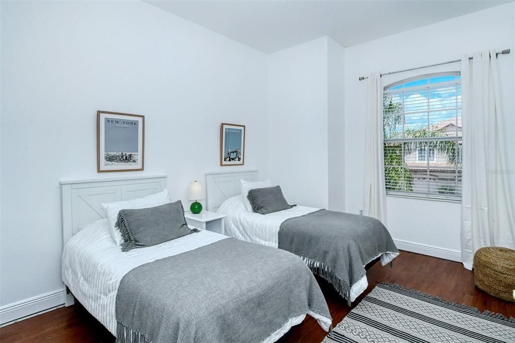 For Rent: $2,700 (3 beds, 2 baths, 1812 Square Feet)