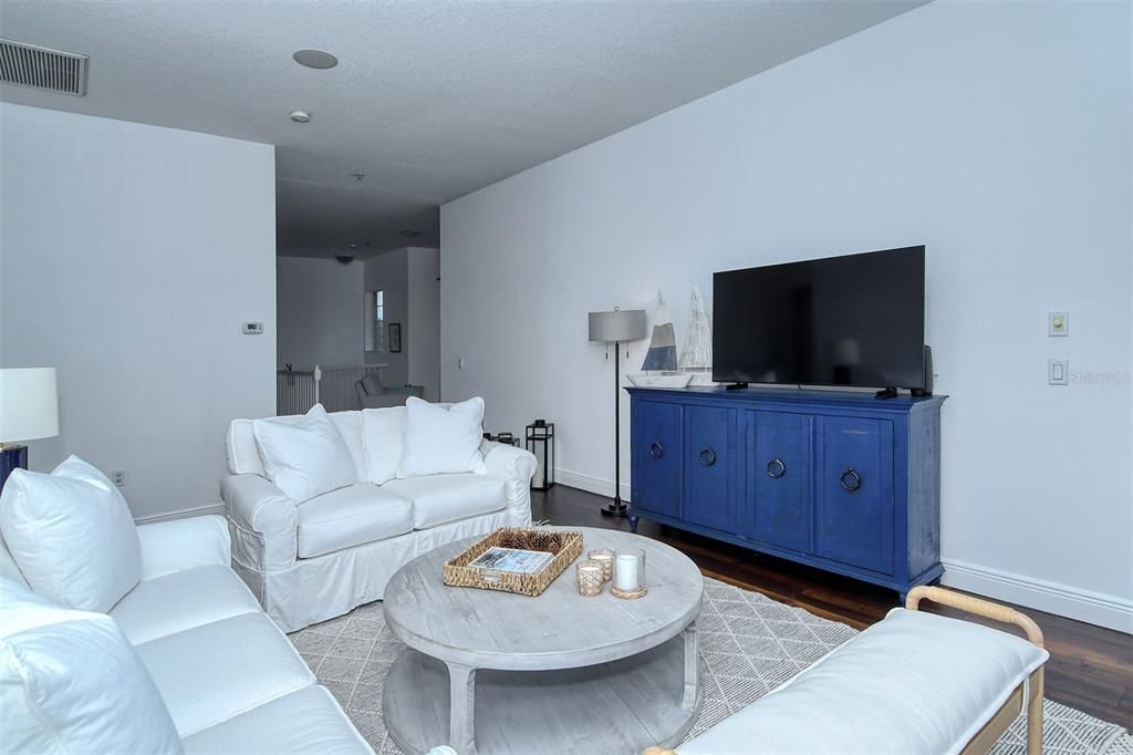 For Rent: $2,700 (3 beds, 2 baths, 1812 Square Feet)
