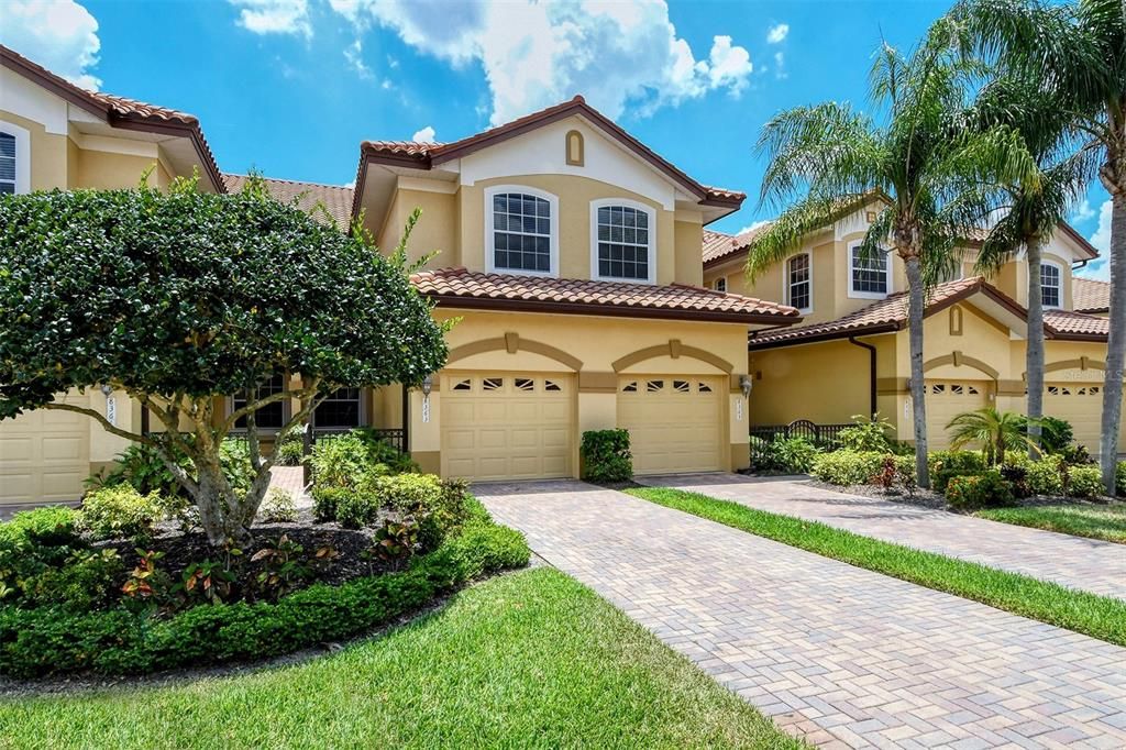 For Rent: $2,700 (3 beds, 2 baths, 1812 Square Feet)