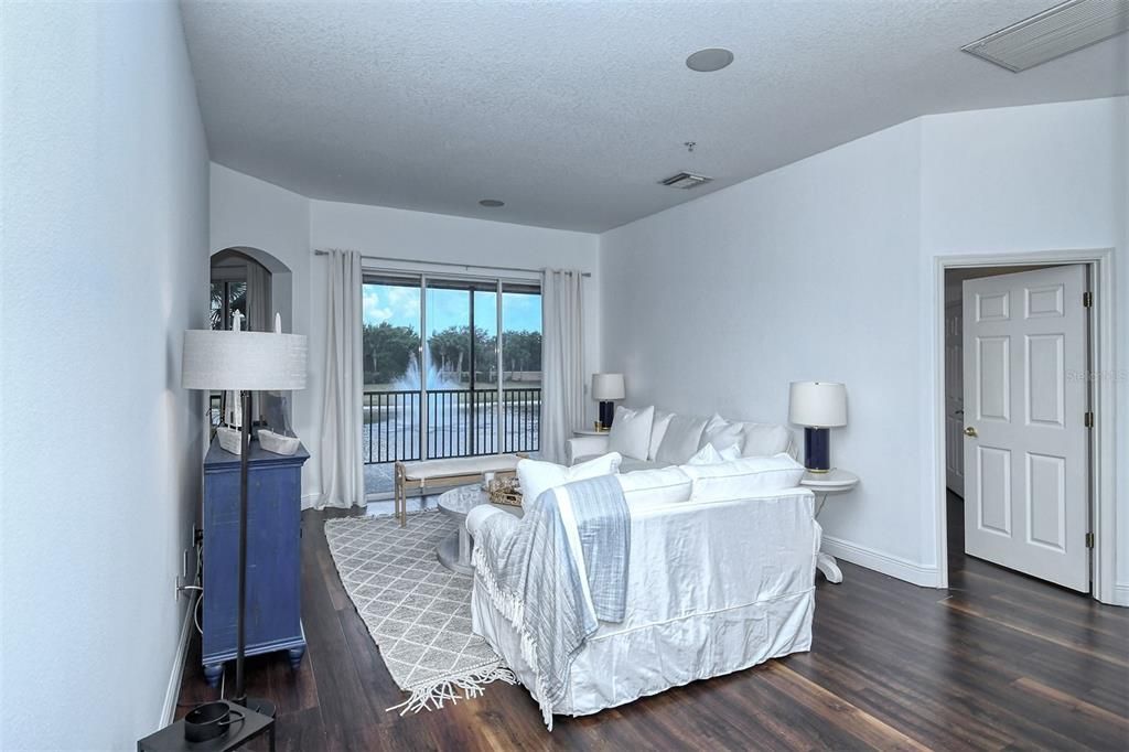For Rent: $2,700 (3 beds, 2 baths, 1812 Square Feet)
