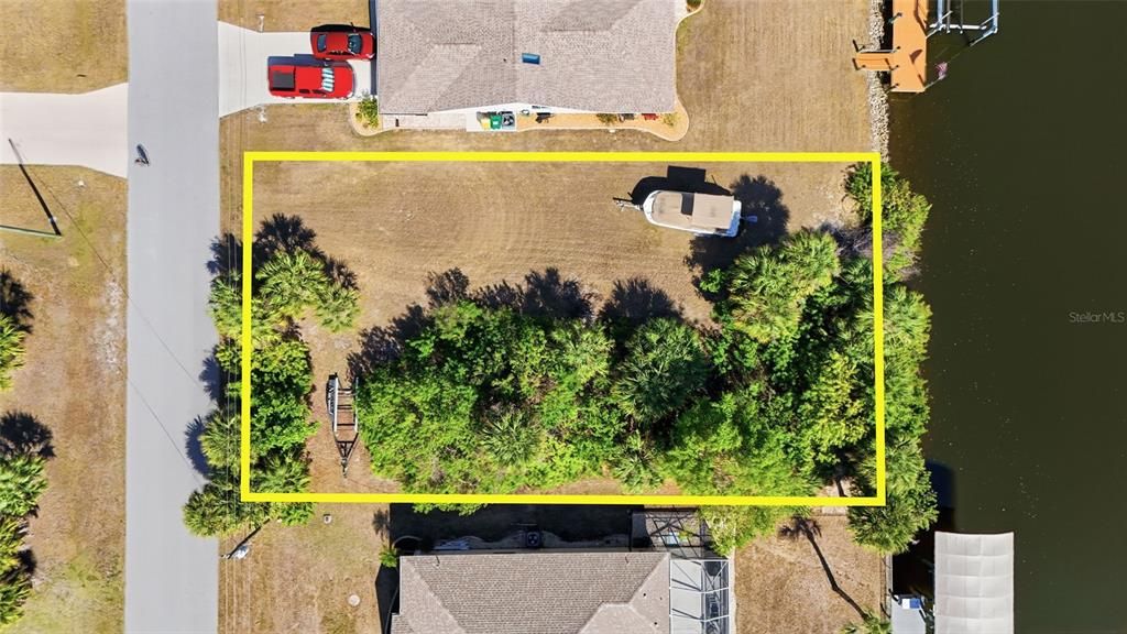 На продажу: $95,000 (0.23 acres)