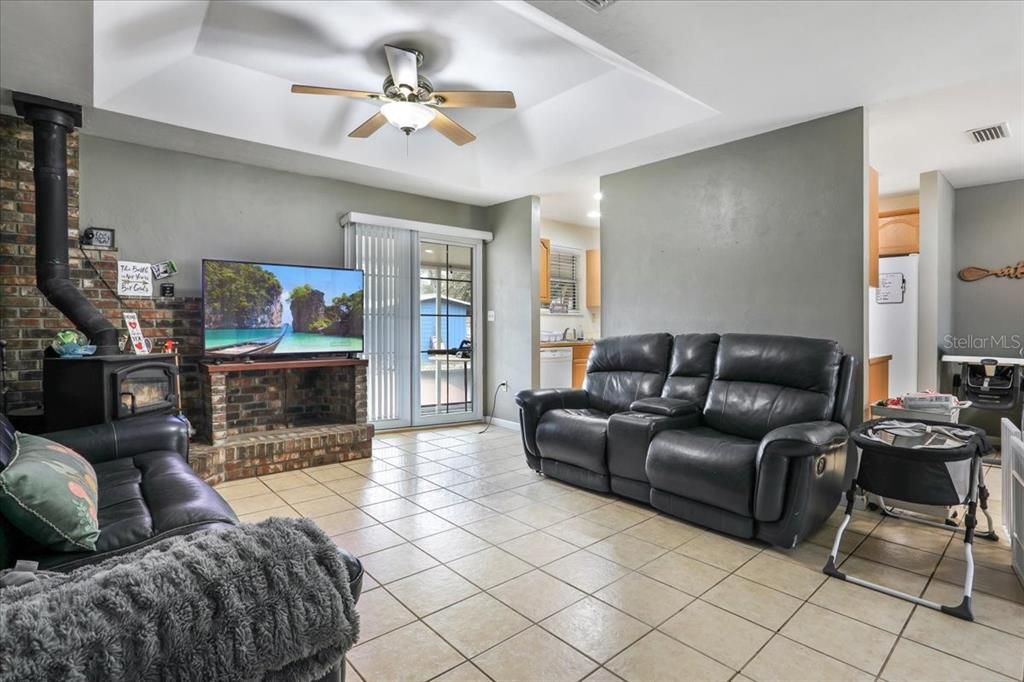 For Sale: $276,900 (3 beds, 2 baths, 1236 Square Feet)