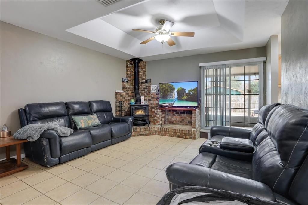 For Sale: $276,900 (3 beds, 2 baths, 1236 Square Feet)