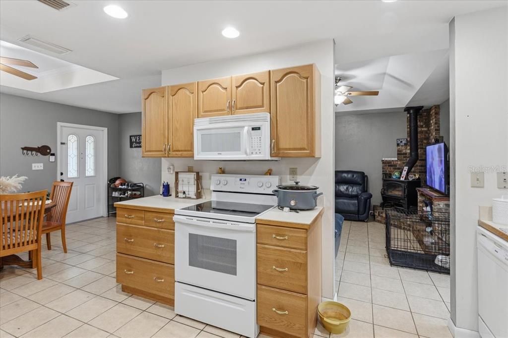 For Sale: $276,900 (3 beds, 2 baths, 1236 Square Feet)