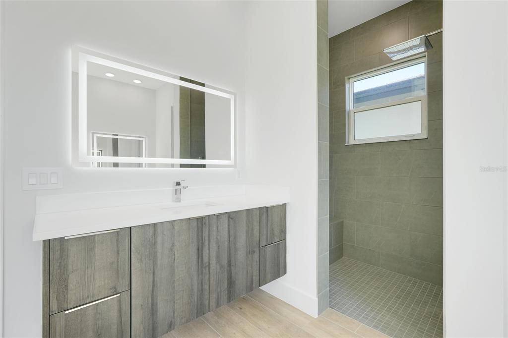 En Venta: $1,100,000 (4 camas, 3 baños, 3186 Pies cuadrados)