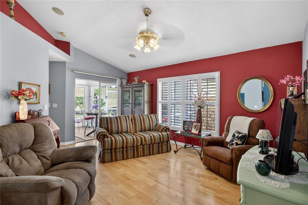 Active With Contract: $285,000 (2 beds, 2 baths, 1344 Square Feet)