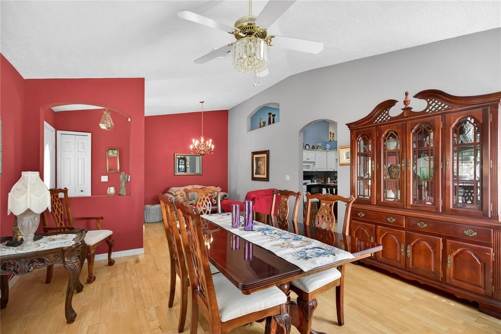 Active With Contract: $285,000 (2 beds, 2 baths, 1344 Square Feet)