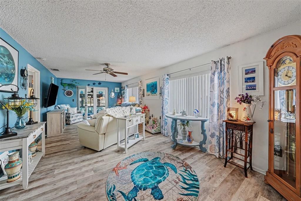 For Sale: $139,900 (2 beds, 2 baths, 1144 Square Feet)