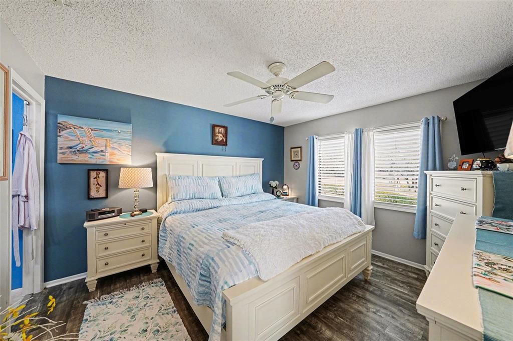 For Sale: $139,900 (2 beds, 2 baths, 1144 Square Feet)