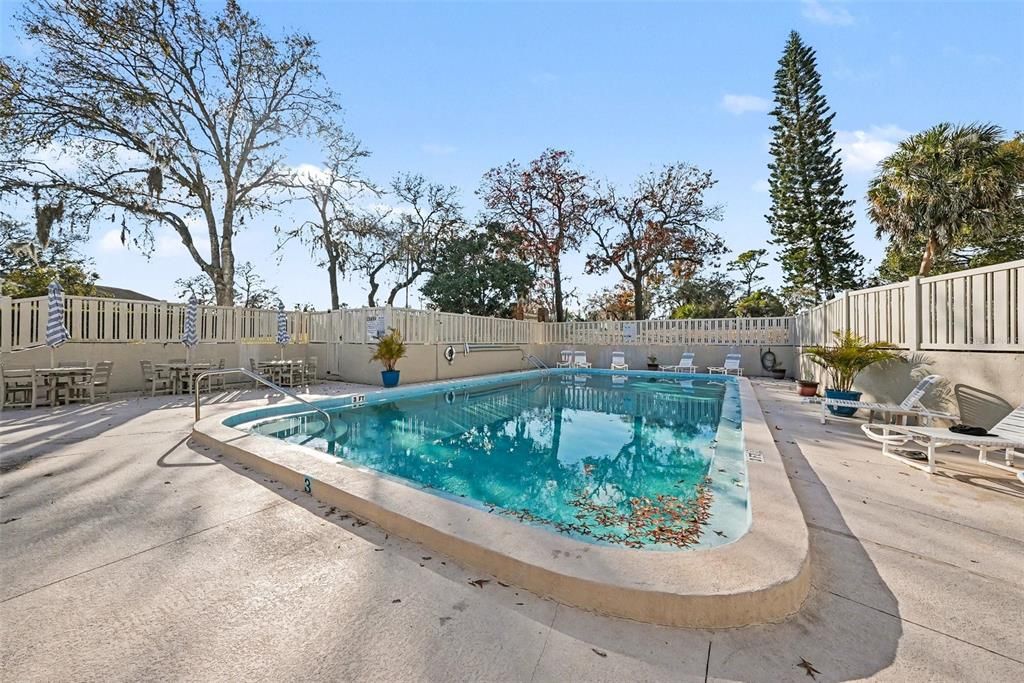 For Sale: $139,900 (2 beds, 2 baths, 1144 Square Feet)