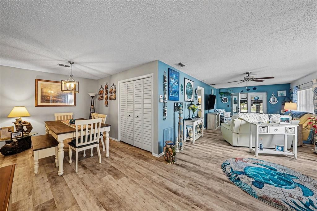 For Sale: $139,900 (2 beds, 2 baths, 1144 Square Feet)