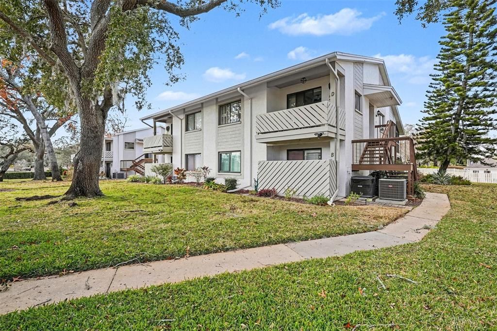 For Sale: $139,900 (2 beds, 2 baths, 1144 Square Feet)