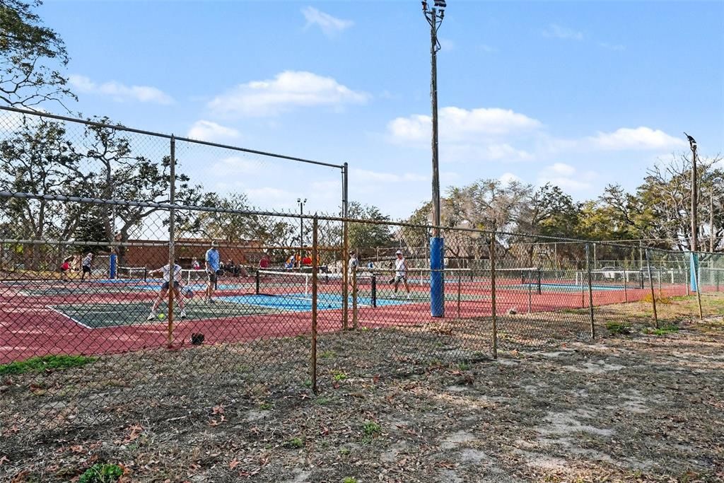 For Sale: $139,900 (2 beds, 2 baths, 1144 Square Feet)