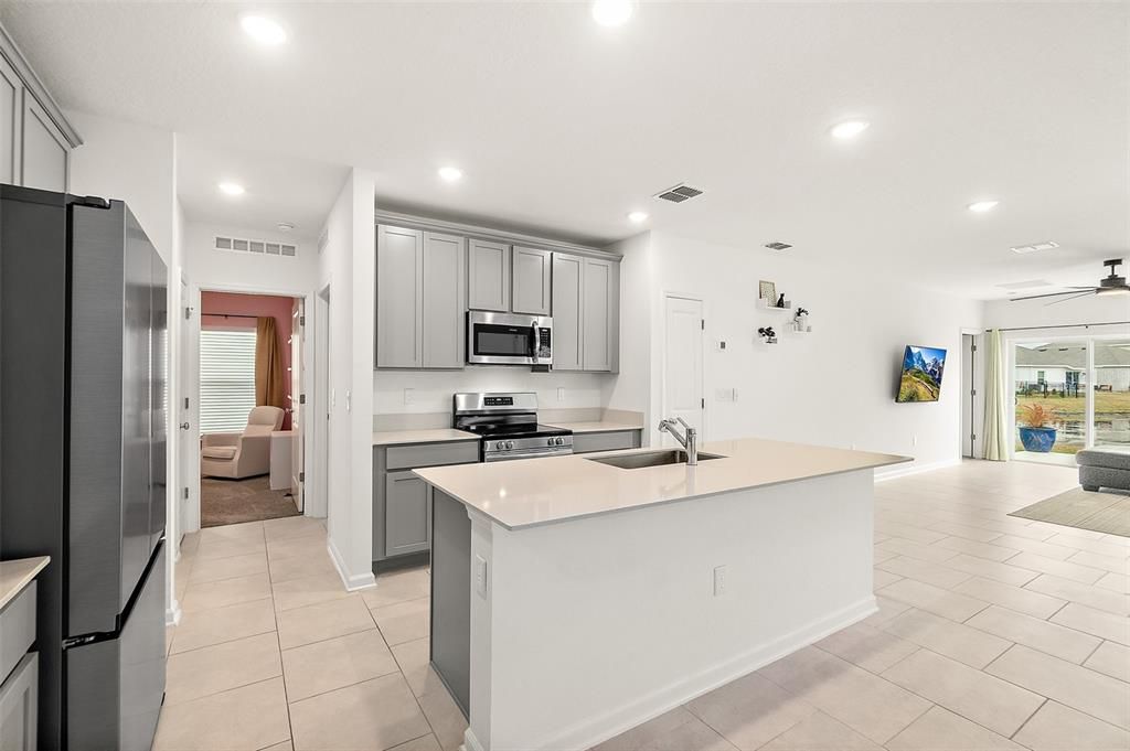 Activo con contrato: $319,900 (3 camas, 2 baños, 1432 Pies cuadrados)