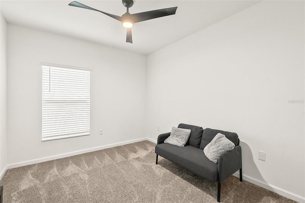 Activo con contrato: $319,900 (3 camas, 2 baños, 1432 Pies cuadrados)
