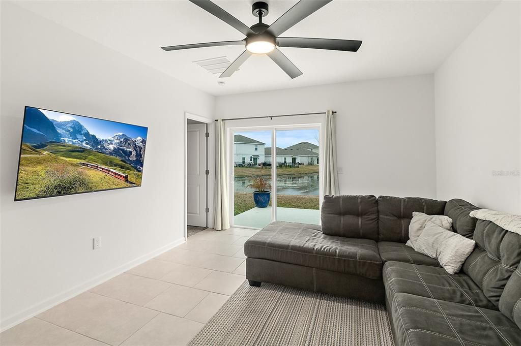Activo con contrato: $319,900 (3 camas, 2 baños, 1432 Pies cuadrados)