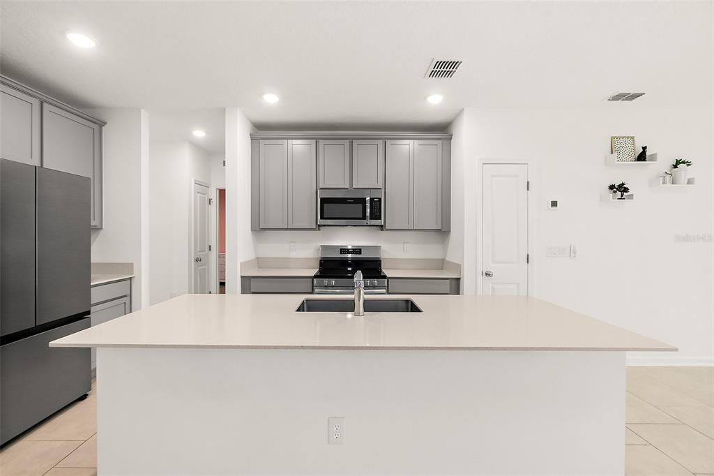 Activo con contrato: $319,900 (3 camas, 2 baños, 1432 Pies cuadrados)