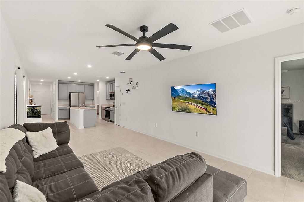Activo con contrato: $319,900 (3 camas, 2 baños, 1432 Pies cuadrados)